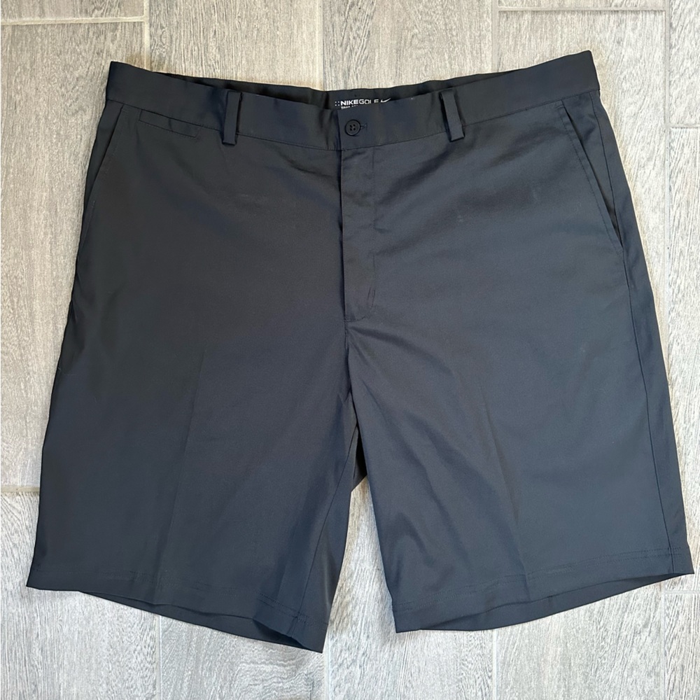 Men's NIKE Golf Tour Performance Shorts size 40